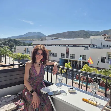 Habitaciones Torremolinos 民宿 托雷莫利诺斯