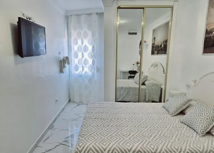 Habitaciones Torremolinos ホームステイ *